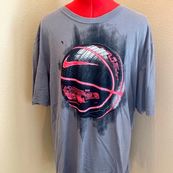 Nike Basketball Short Sleeve T-Shirt; Size XL